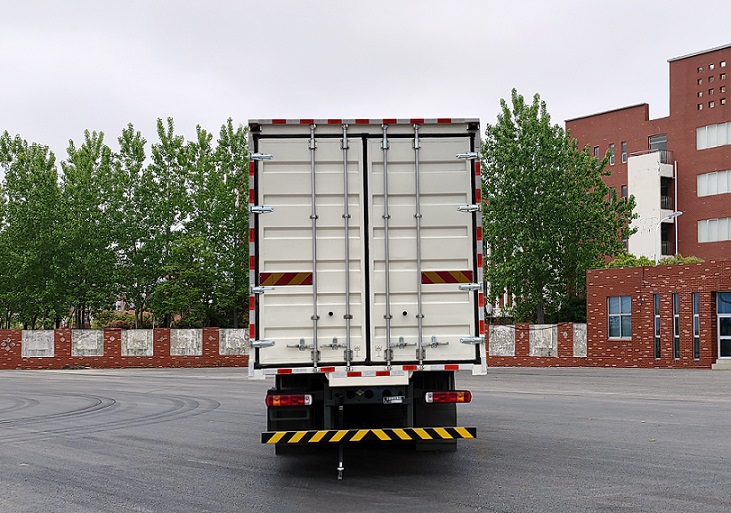 豪沃牌ZZ5187XXYN711GF1C廂式運(yùn)輸車公告圖片