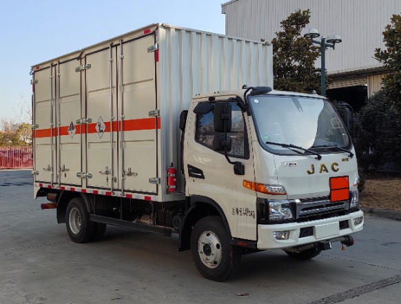 江淮牌HFC5045XZWSZ杂项危险物品厢式运输车