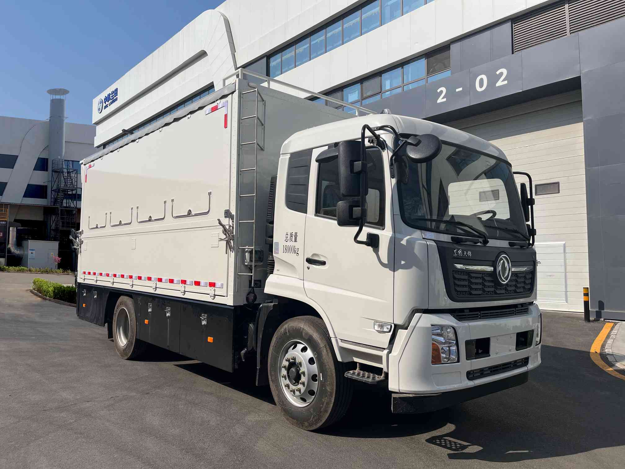 兰田牌JLT5180XYK翼开启厢式车