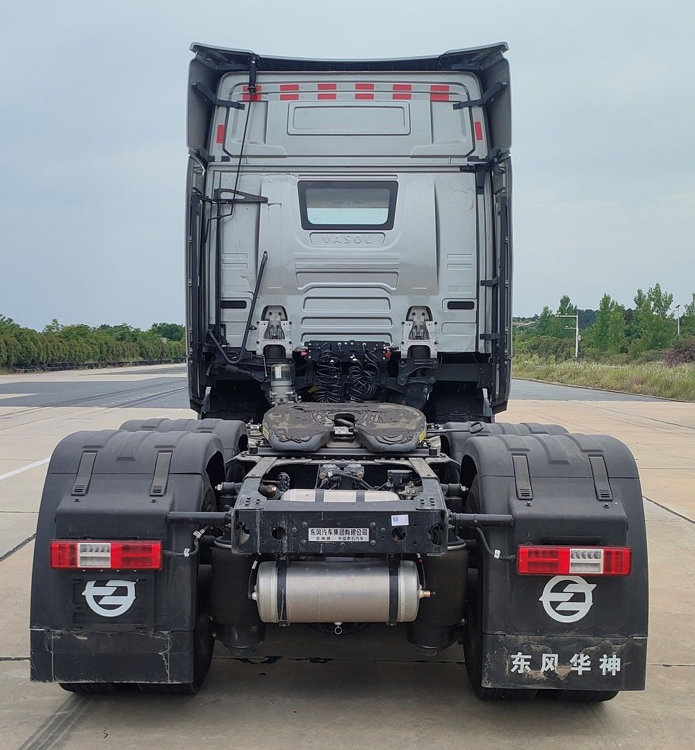 DFD4258GL6D 华神牌581马力后双桥,后八轮柴油国六半挂牵引汽车图片
