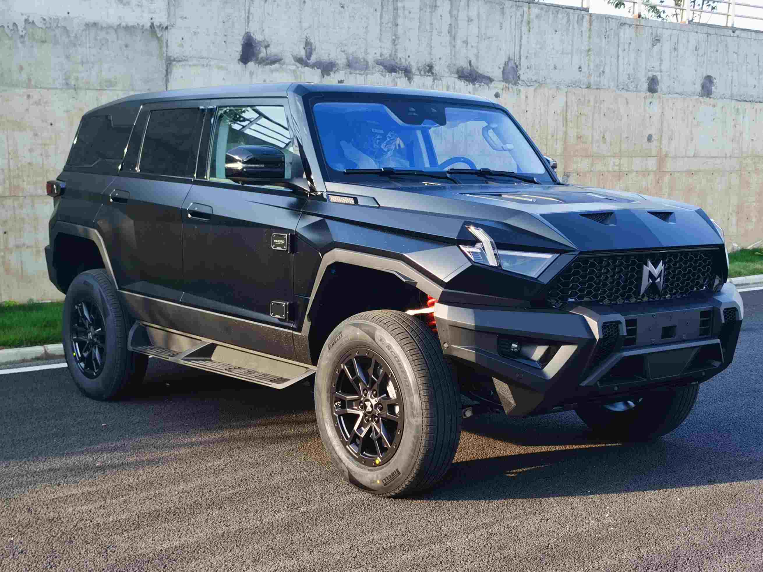 猛士牌 197马力 插电式增程混合动力越野乘用车(EQ2041RMV6REEV)