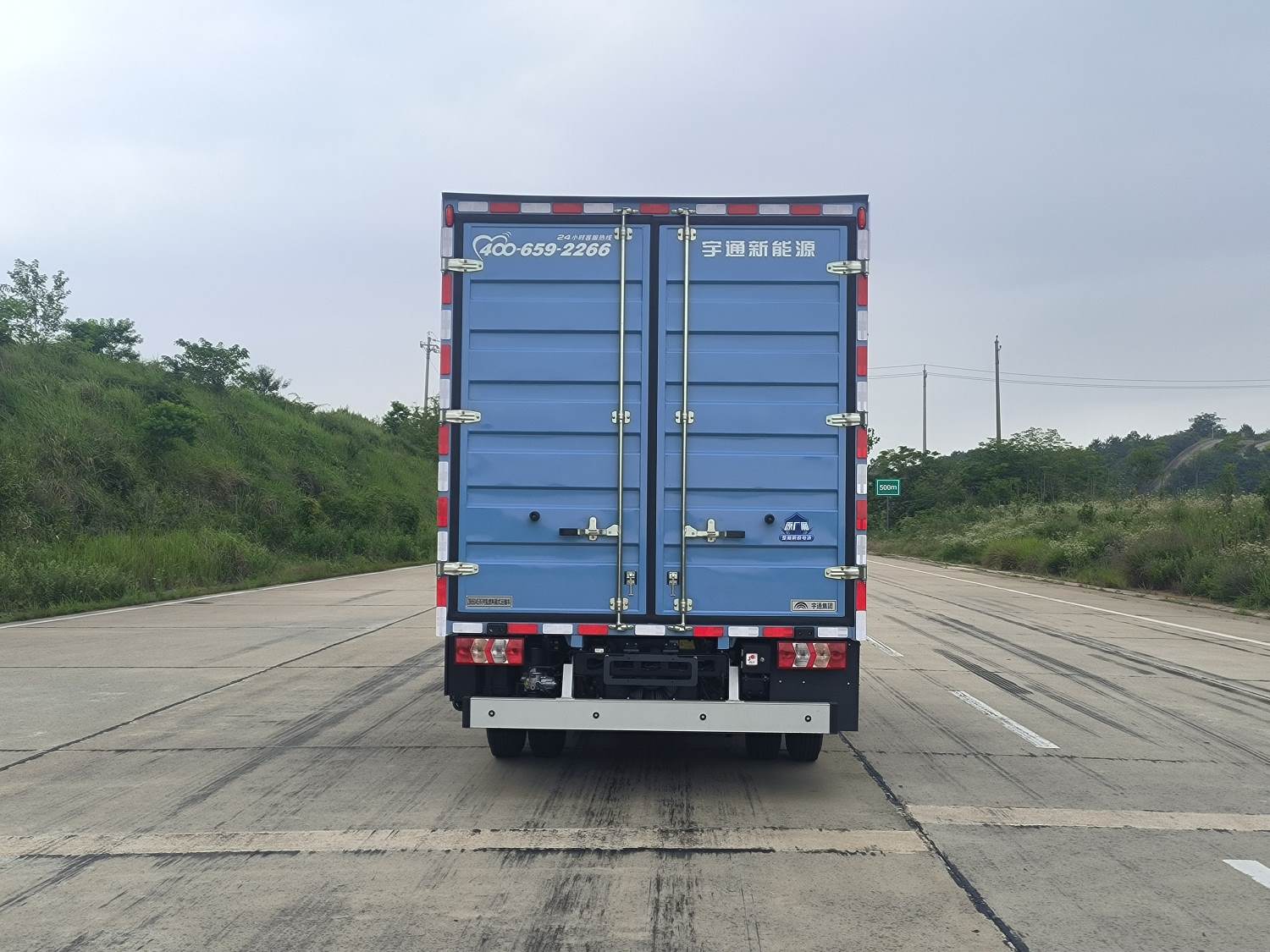 宇通牌ZKH5045XXYFCEV2燃料電池廂式運(yùn)輸車(chē)公告圖片