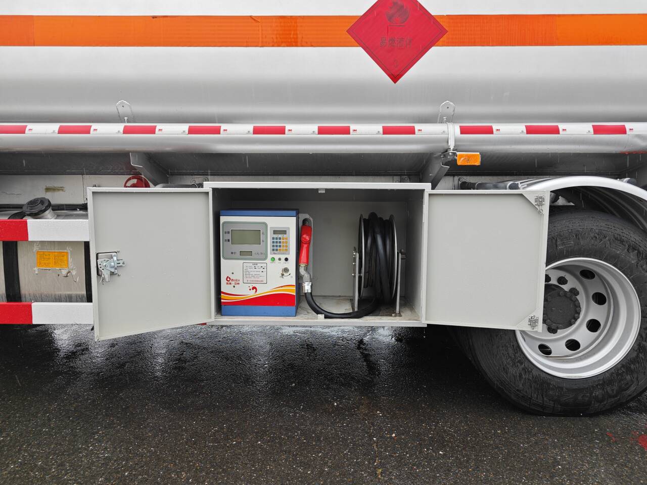 陸平機(jī)器牌LPC5182GJYB6加油車公告圖片