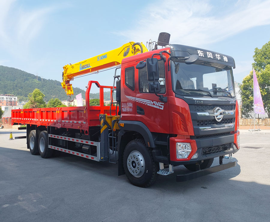 宝路随车牌ABL5256JSQL6D31随车起重运输车