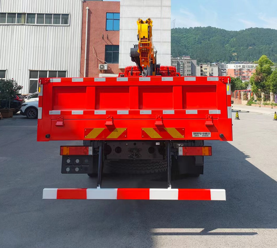 寶路隨車(chē)牌ABL5256JSQL6D31隨車(chē)起重運(yùn)輸車(chē)公告圖片