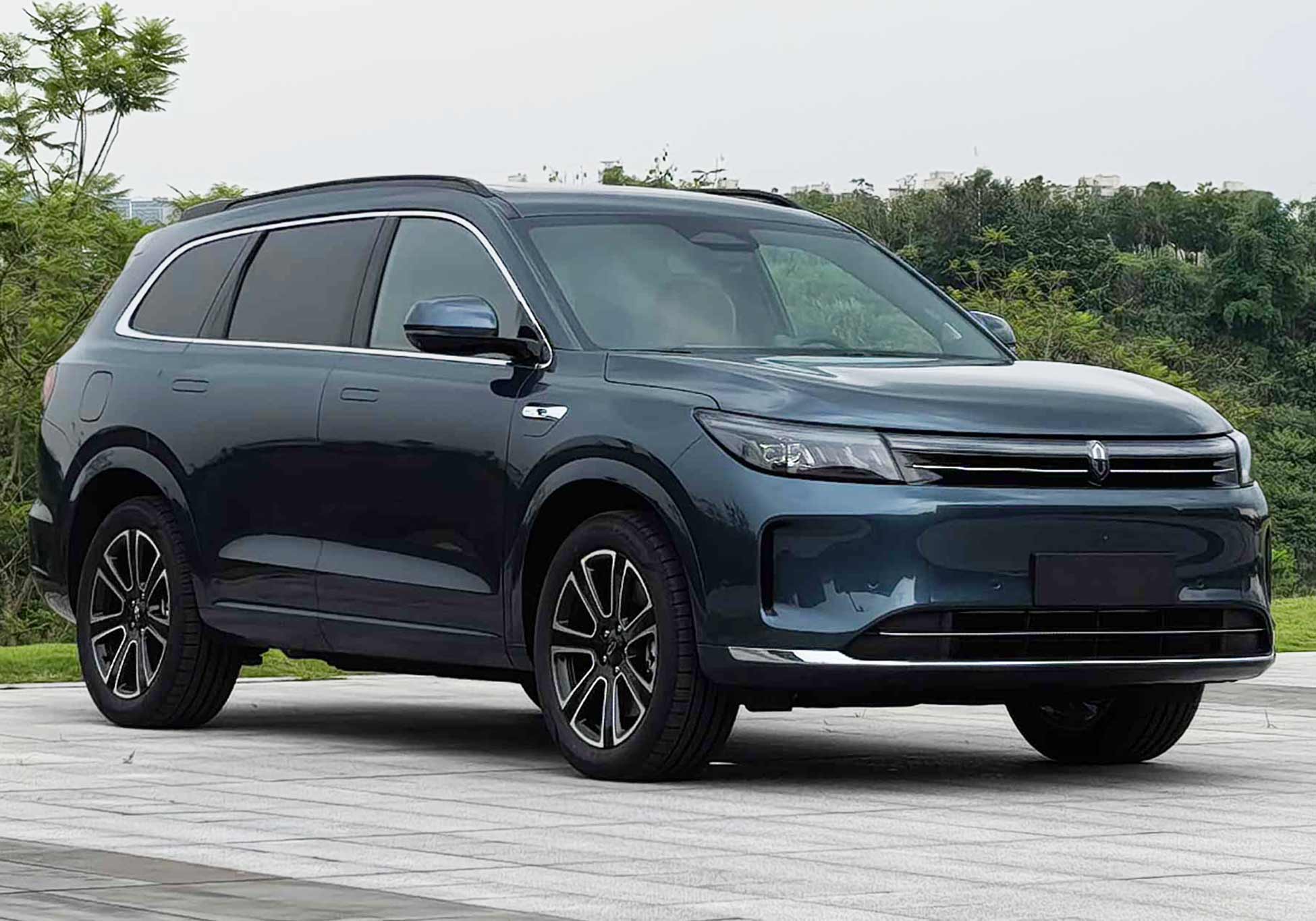 赛力斯牌5米5座插电式增程混合动力多用途乘用车(SKE6500SSHEVR6)