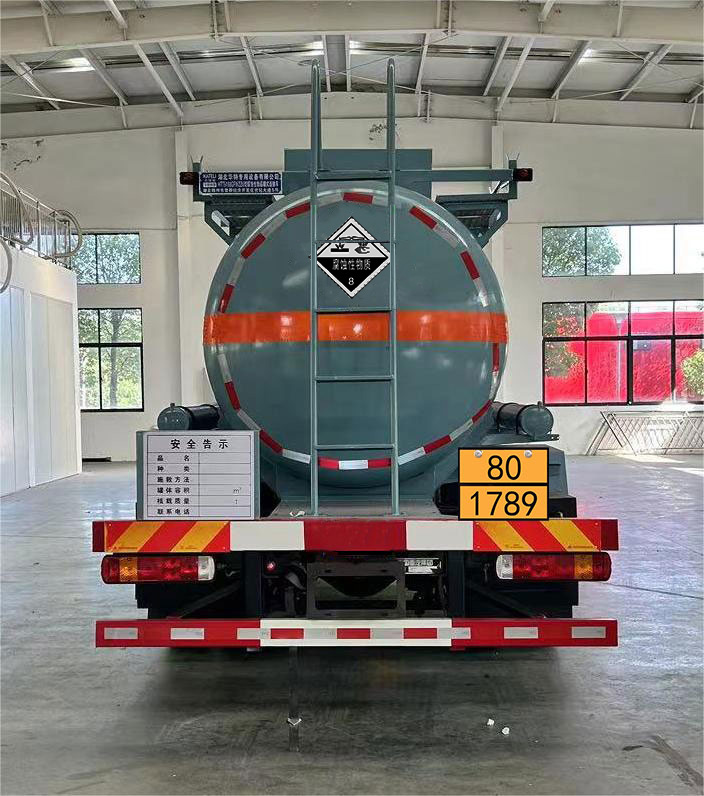 卡特利牌HTT5180GFWZZ6腐蚀性物品罐式运输车公告图片