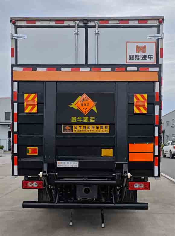 襄鑫鼎牌XDV5122XQYBJ6爆破器材運(yùn)輸車公告圖片