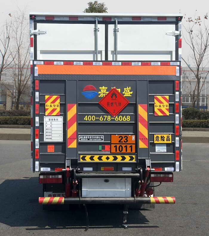 鼎宸腾兴牌DCZ5120XRQCA6易燃气体厢式运输车公告图片