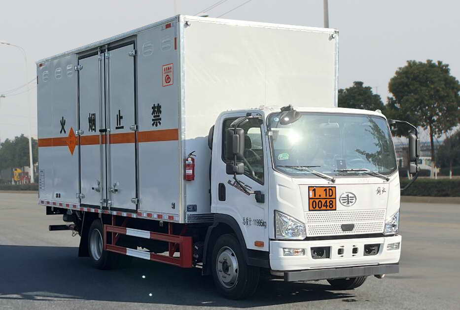鼎宸腾兴牌DCZ5120XQYCA6爆破器材运输车