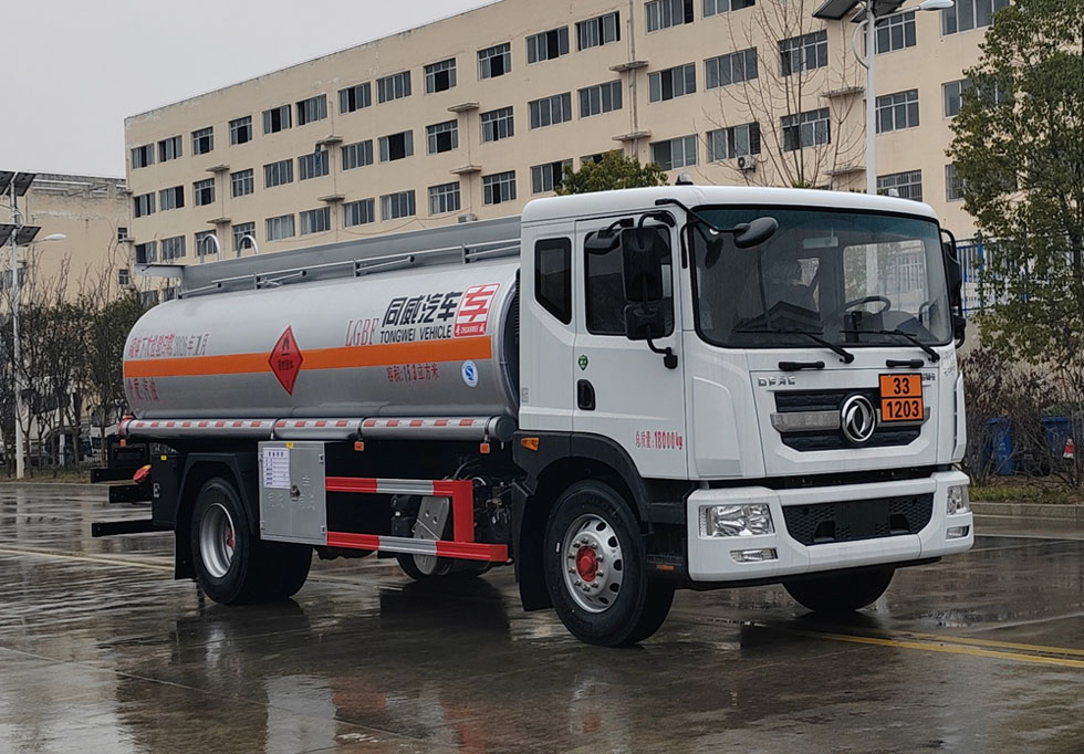 专威牌HTW5185GJYEQ6加油车