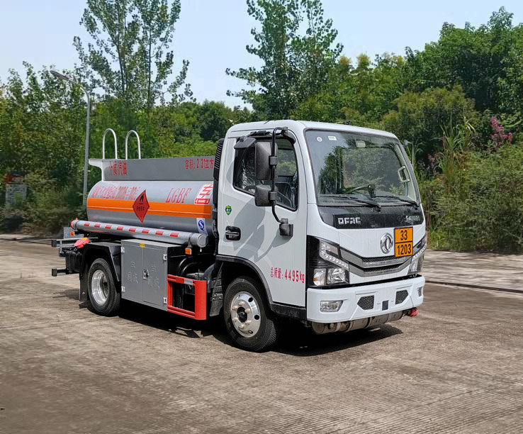 专威牌HTW5041GJYEQ6加油车