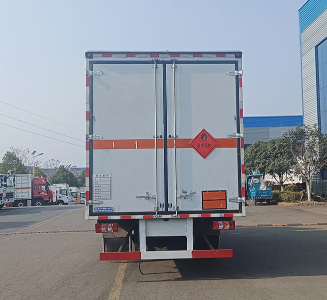 程力牌CL5122XRY6BXW易燃液體廂式運輸車公告圖片