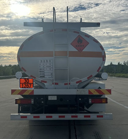 西石牌XSJ5260GRY6易燃液體罐式運輸車公告圖片