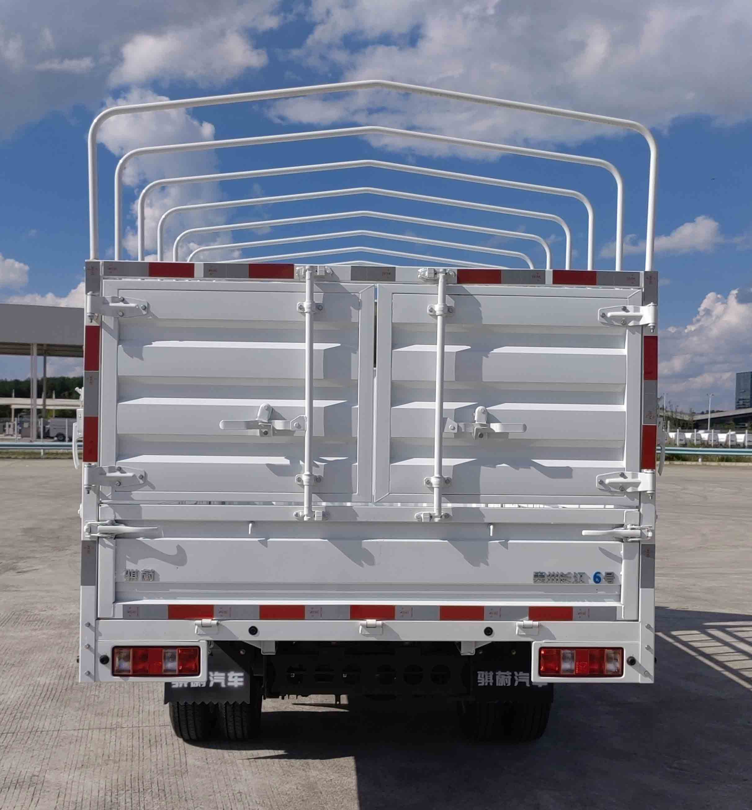 騏蔚牌GK5032CCYBEV03純電動倉柵式運(yùn)輸車公告圖片