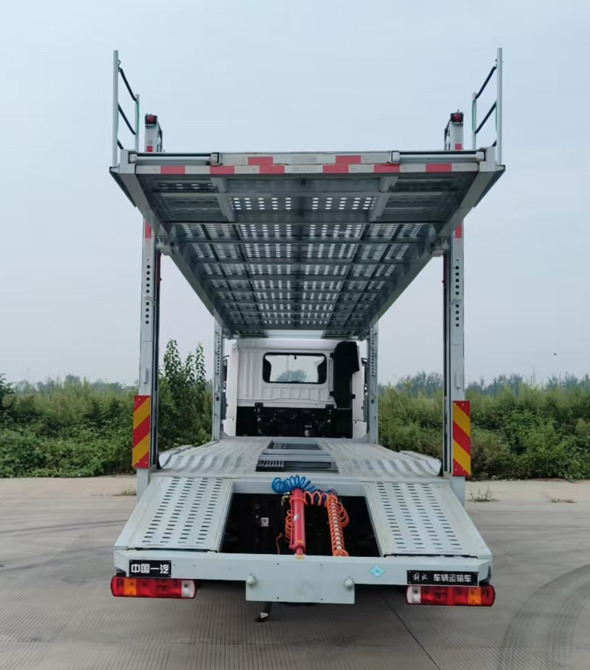解放牌CA5250TCLP1K15L6T1NE6A81車(chē)輛運(yùn)輸車(chē)公告圖片