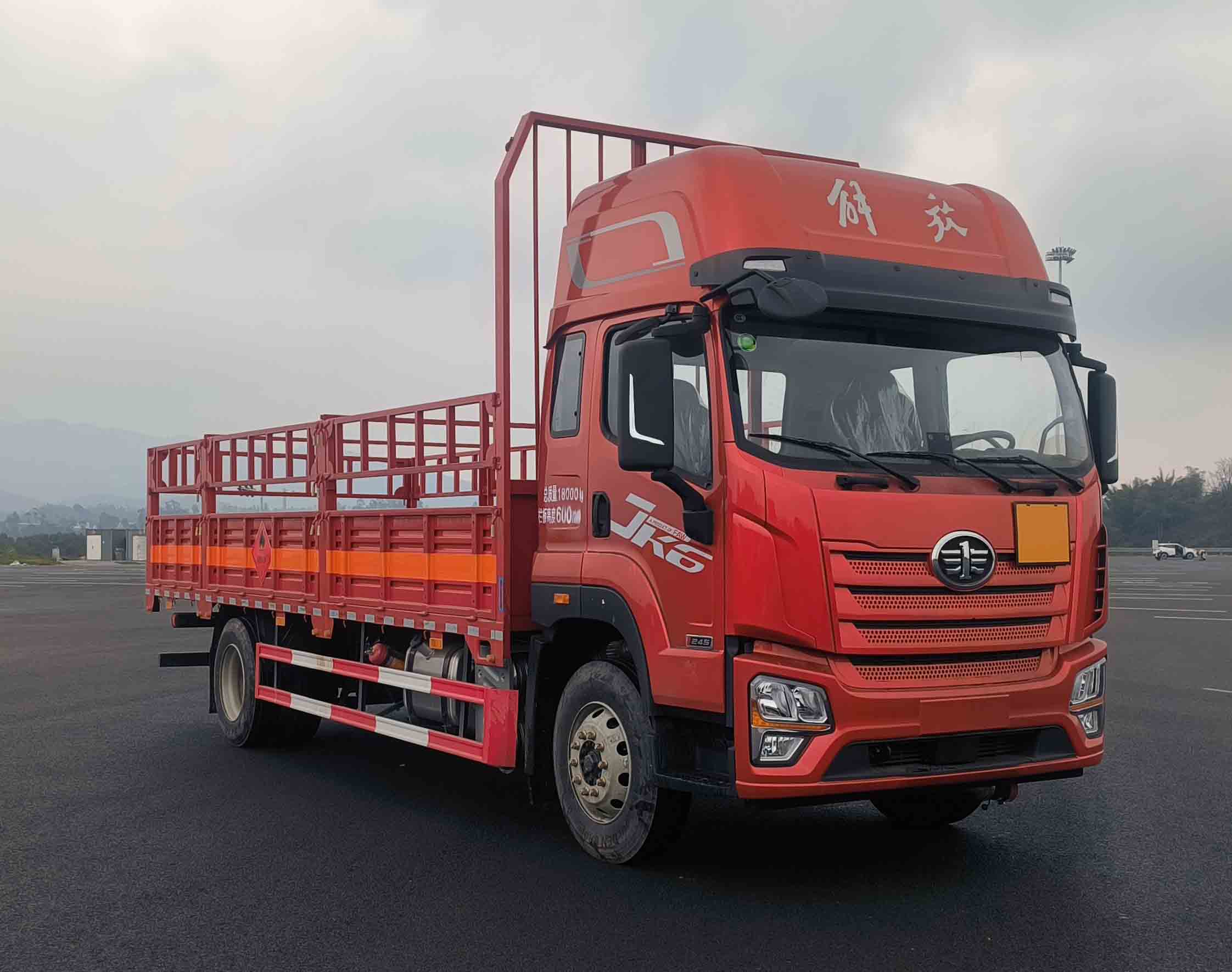 CA5180TQPP28K2L4E6A81型气瓶运输车图片