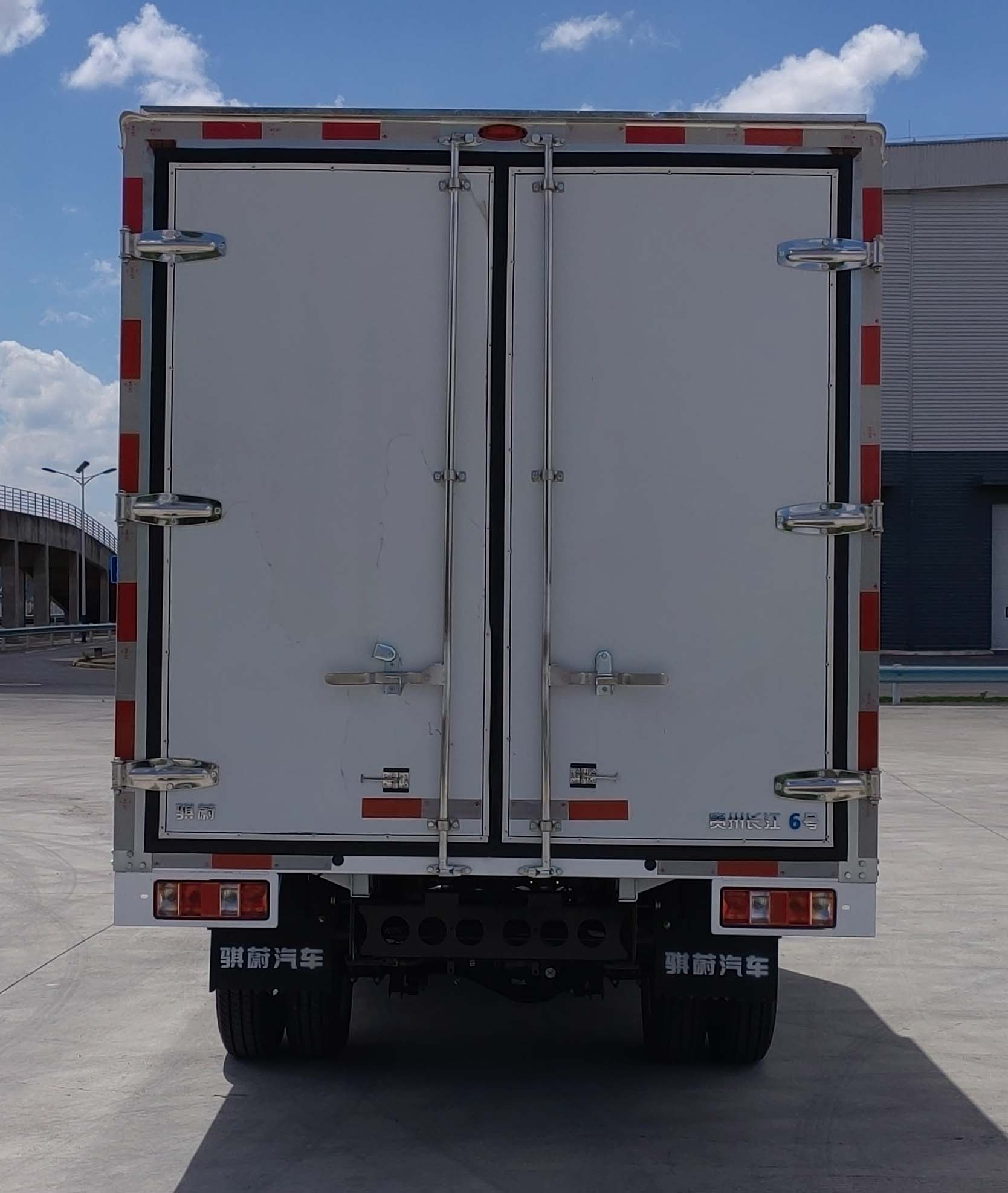 騏蔚牌GK5032XXYBEV03純電動(dòng)廂式運(yùn)輸車公告圖片