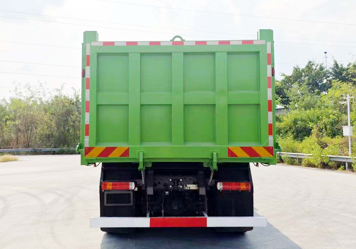 ZZ3317Y366GZ1BEVB 豪沃牌299马力前四后八纯电动6.8米纯电动自卸汽车图片