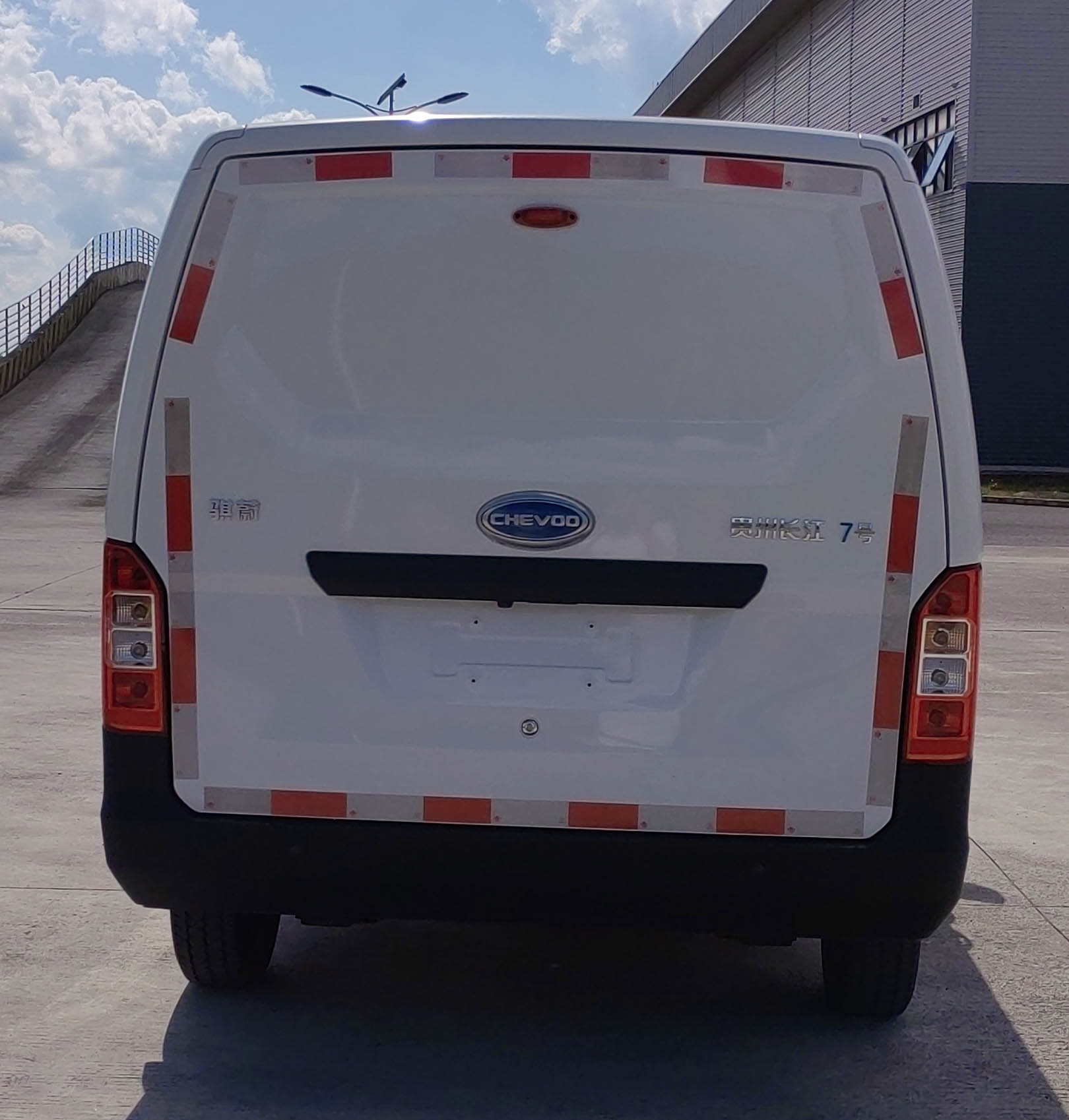 騏蔚牌GK5030XXYBEV06純電動(dòng)廂式運(yùn)輸車公告圖片