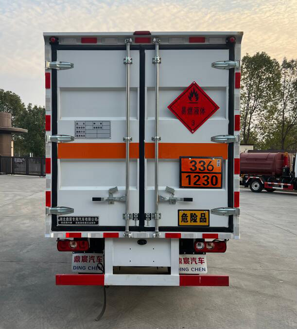 鼎宸騰興牌DCZ5033XRYSH6易燃液體廂式運(yùn)輸車公告圖片