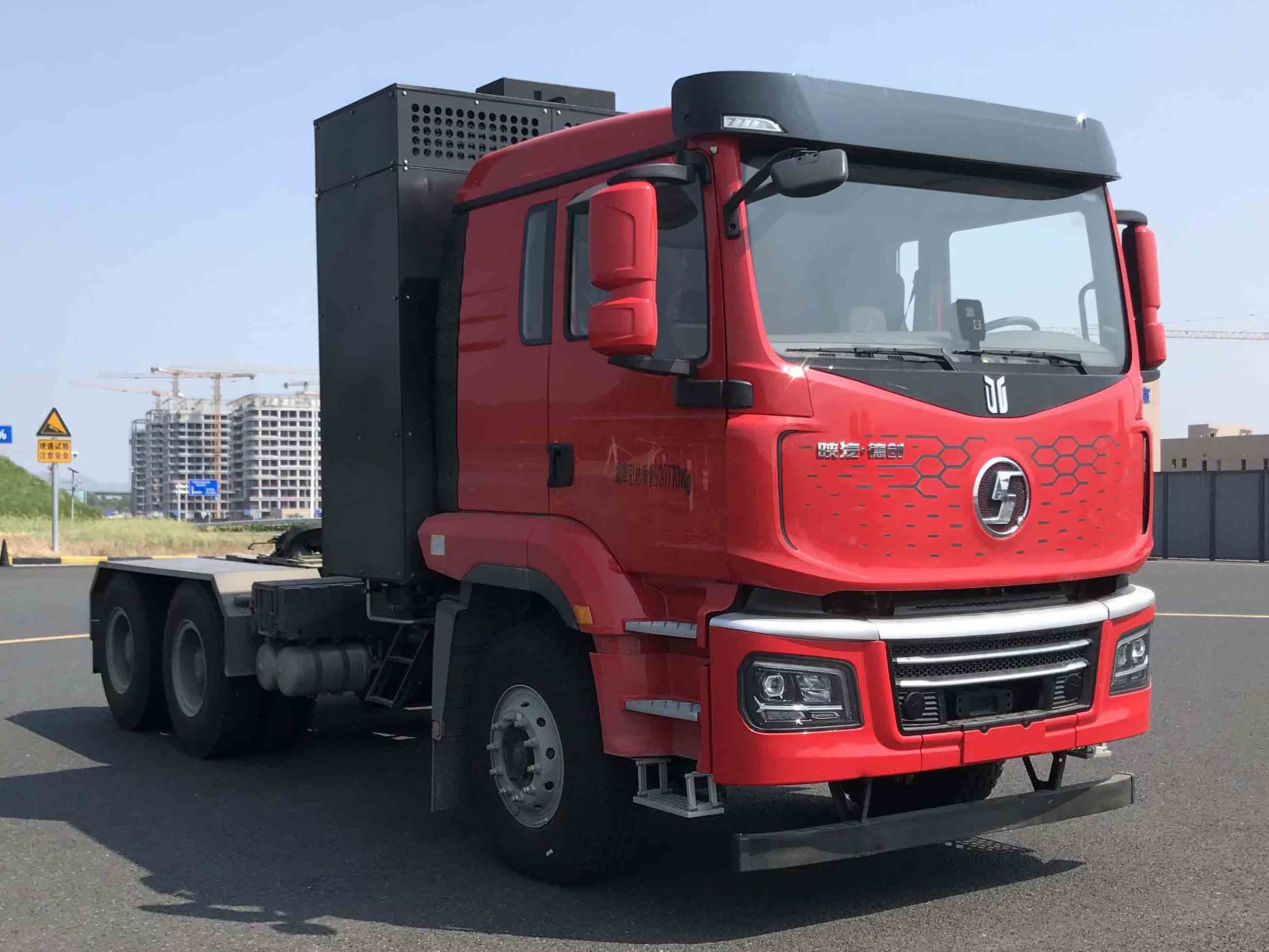 陕汽牌 694马力 纯电动牵引汽车(SX4257MF4XBEVF2L)