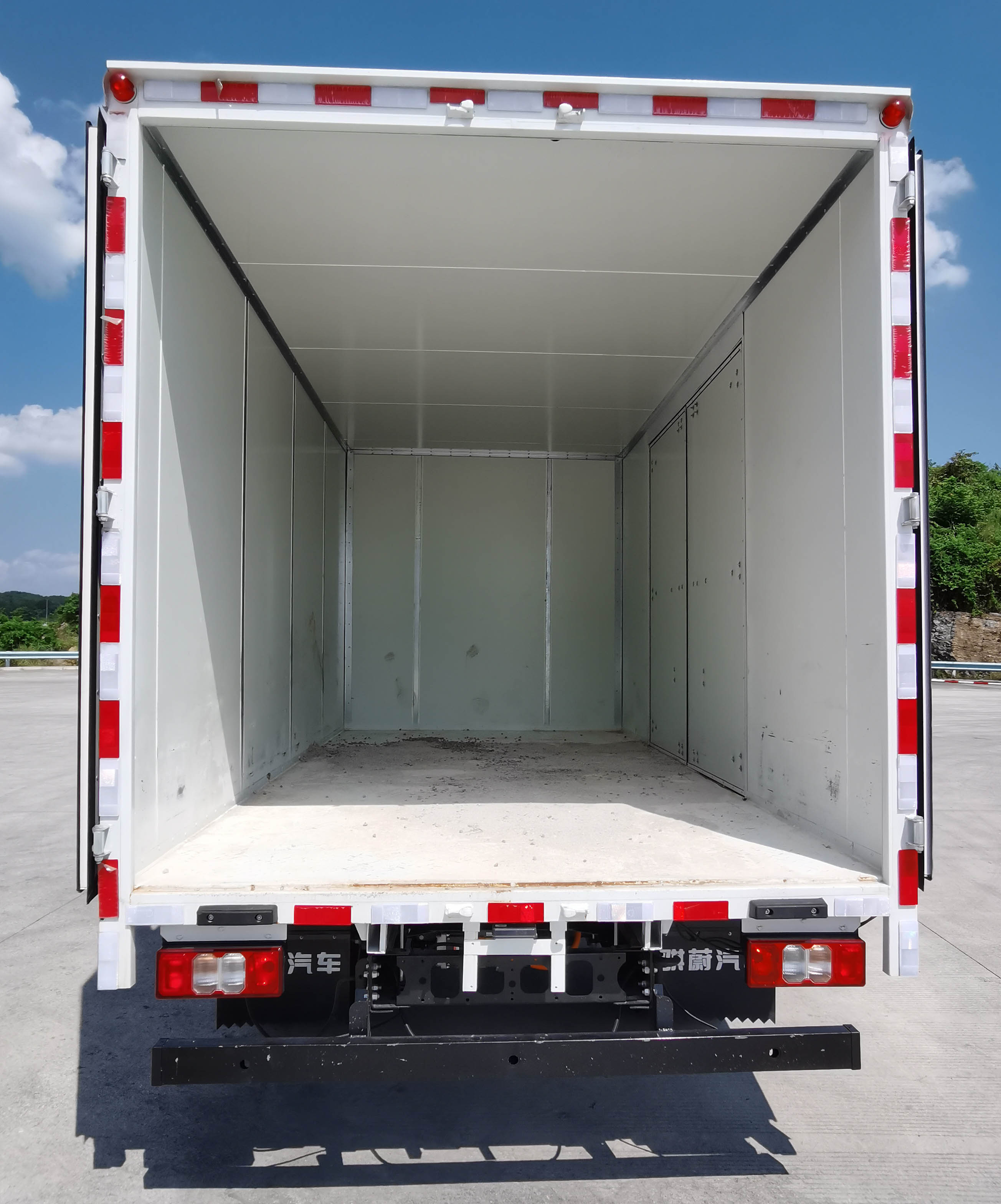 騏蔚牌GK5041XXYBEV04純電動(dòng)廂式運(yùn)輸車公告圖片