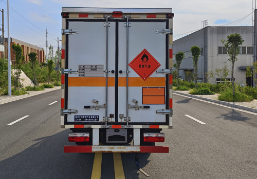 匯力威牌VVV5030XRQEQ6易燃?xì)怏w廂式運(yùn)輸車公告圖片