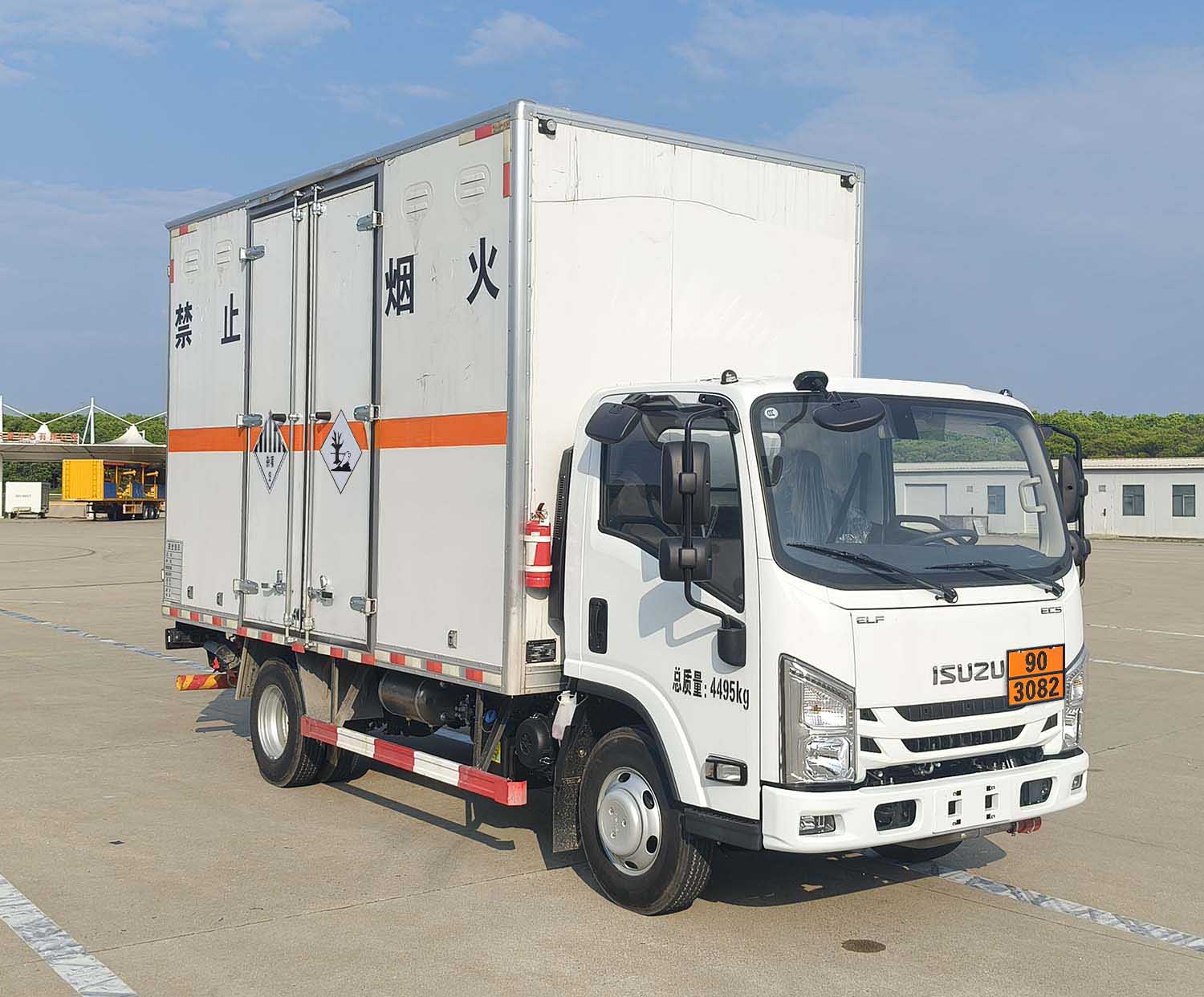 专威牌HTW5040XZWJE2杂项危险物品厢式运输车