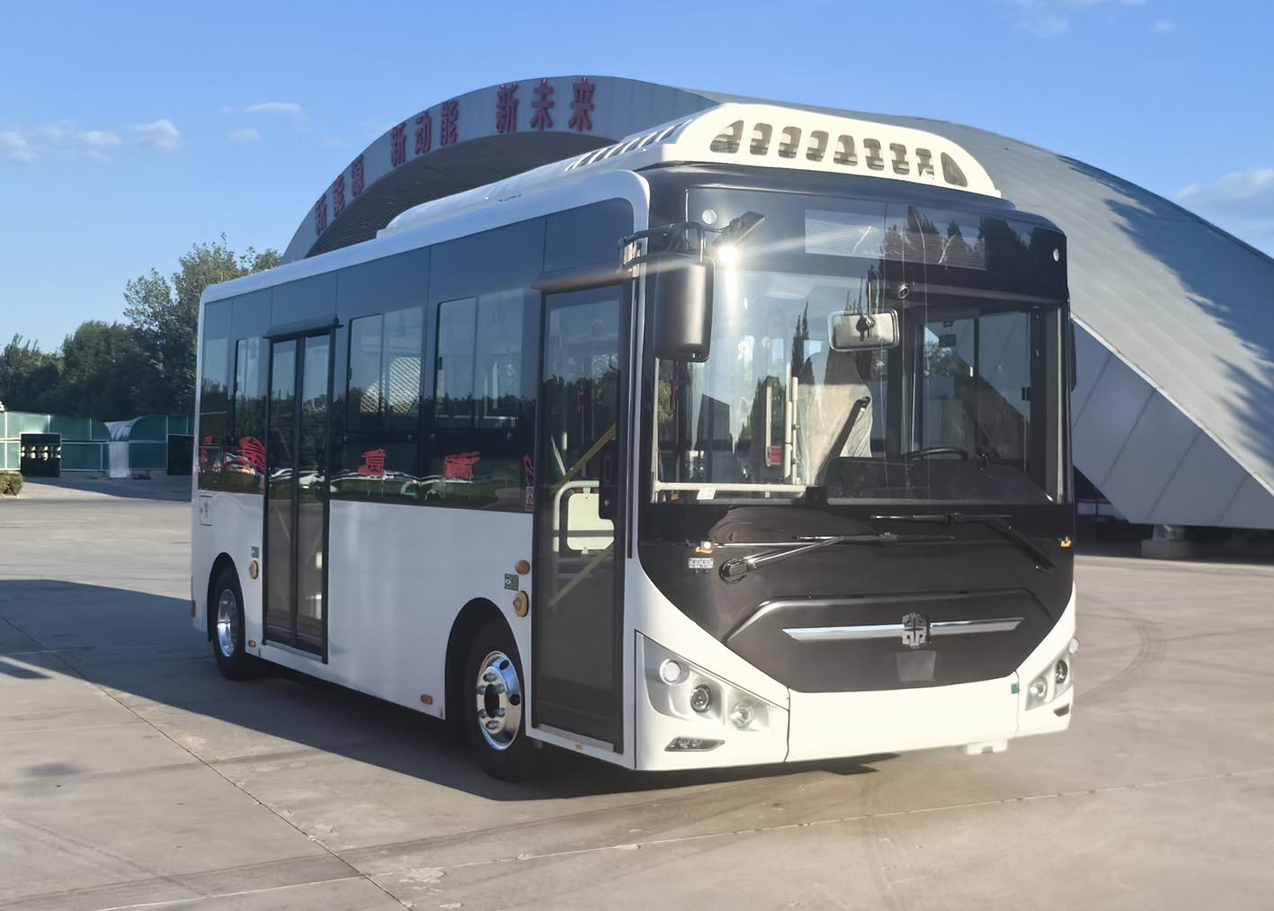 中通牌7米10-21座纯电动低入口城市客车(LCK6706EVGRA2)