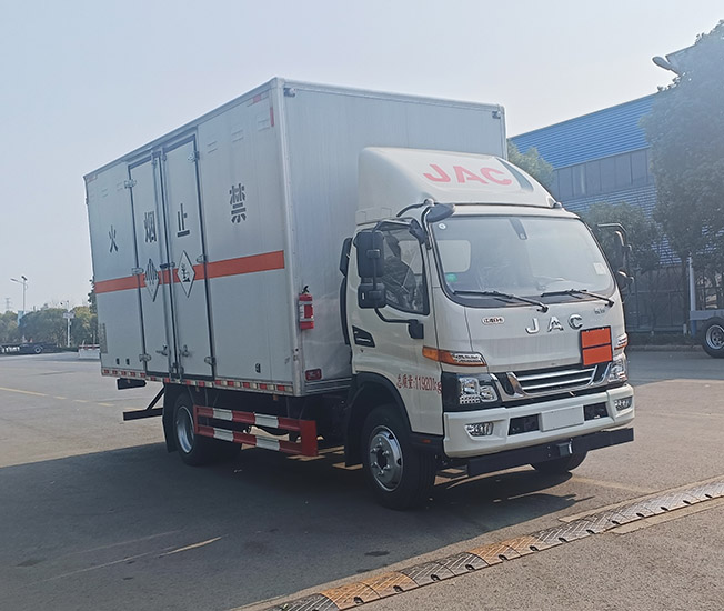 程力牌CL5122XZW6BXW杂项危险物品厢式运输车