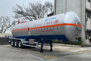 易燃液体罐式运输半挂车