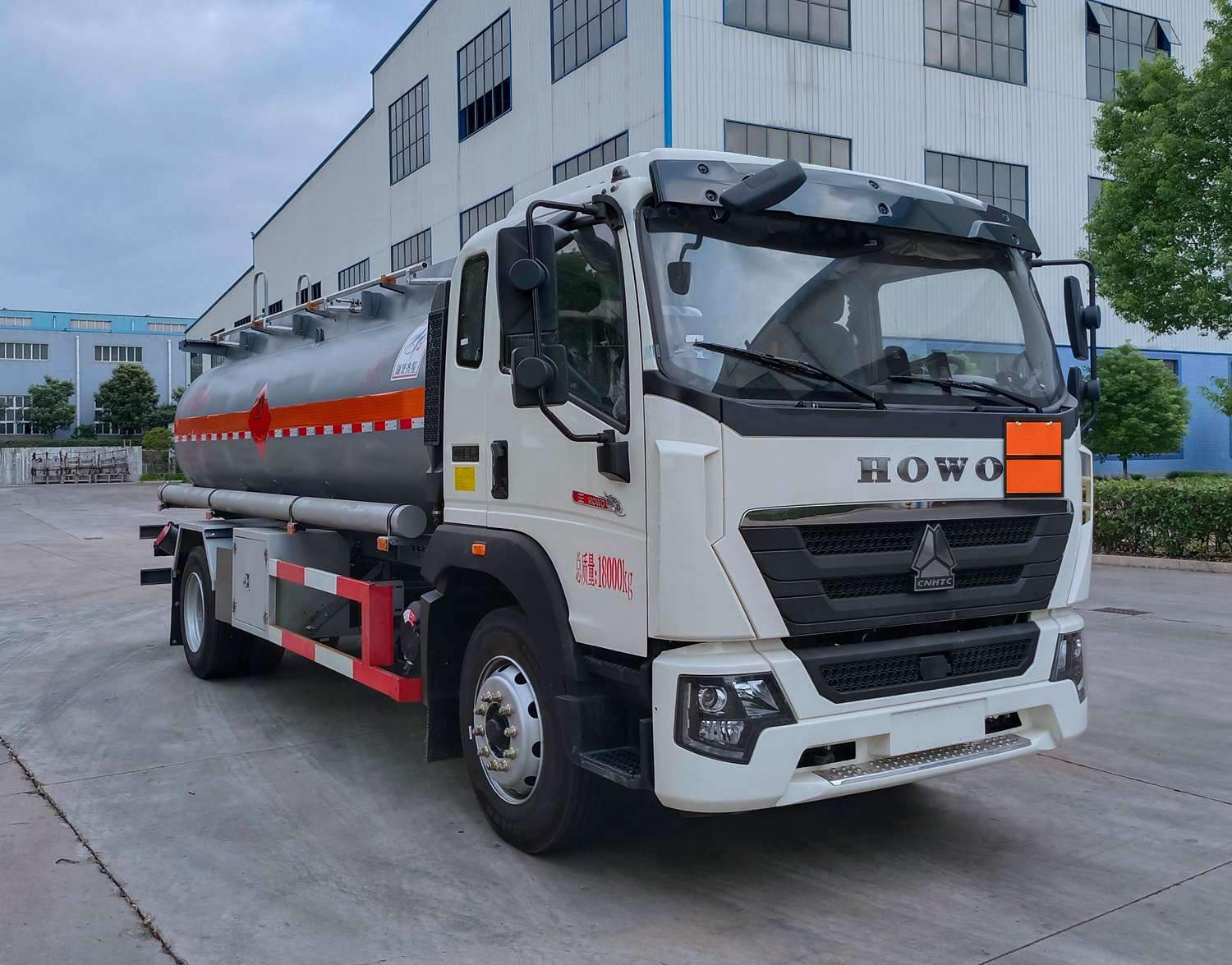 QXC5187GJYZ6型加油车图片
