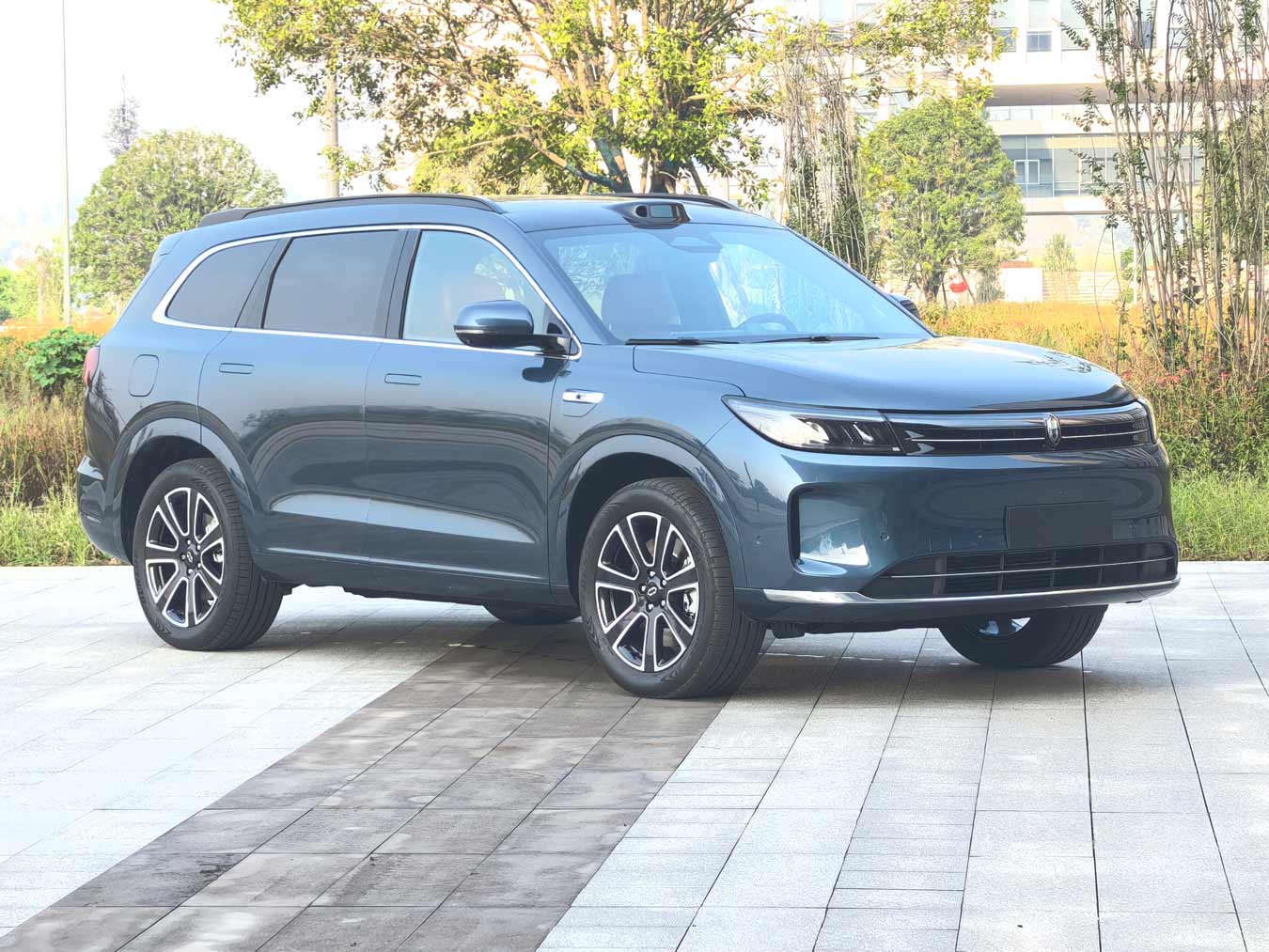 赛力斯牌5米5座插电式增程混合动力多用途乘用车(SKE6500SSHEVR7)