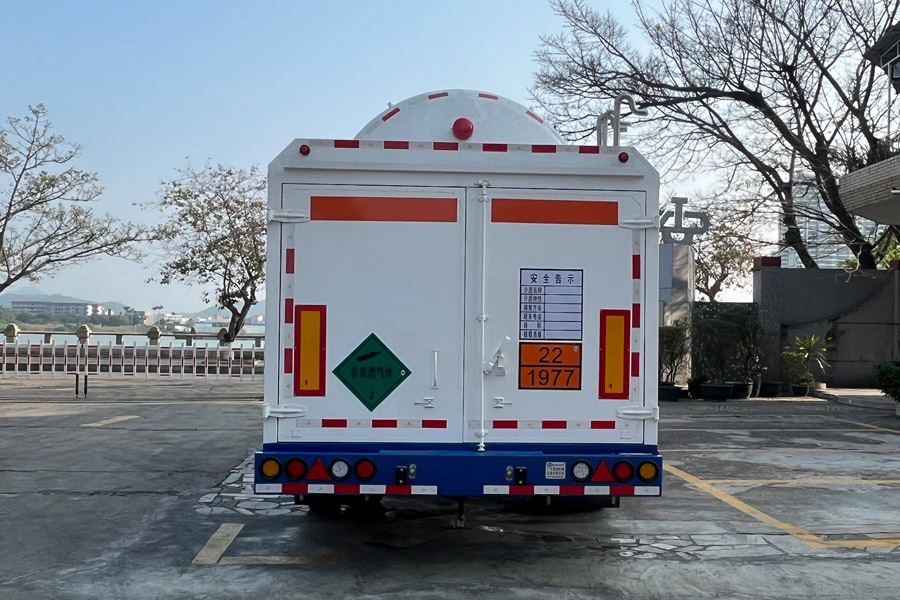低温液体运输半挂车图片