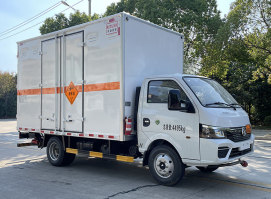 爆破器材运输车