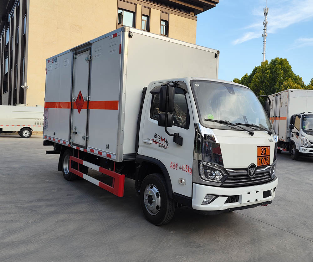 SFZ5045XRQBJ6型易燃气体厢式运输车图片