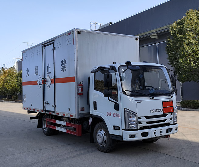 程力牌CL5071XZW6BXW杂项危险物品厢式运输车