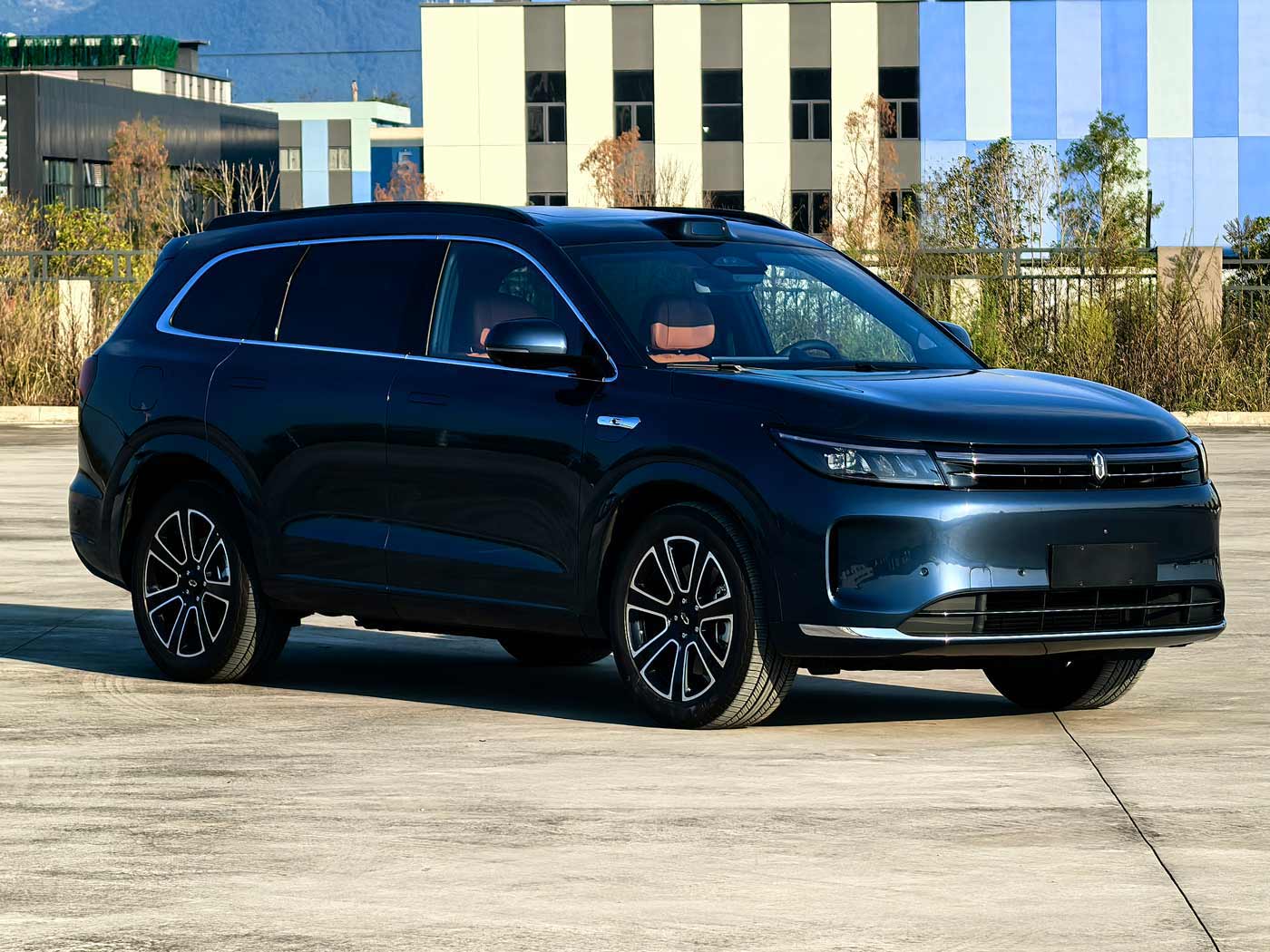 赛力斯牌5米5座插电式增程混合动力多用途乘用车(SKE6500SSHEVR5)