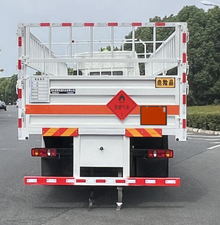 鼎宸腾兴牌DCZ5260TQPDFH6气瓶运输车公告图片