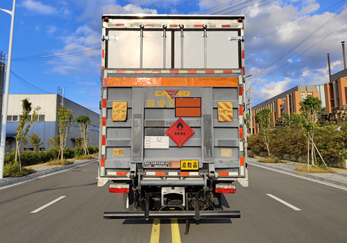 匯力威牌VVV5120XRYEQ6易燃液體廂式運(yùn)輸車公告圖片