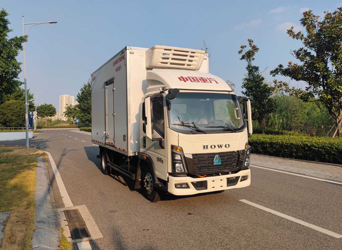 豪沃牌ZZ5047XLCH3414Z145BEVC0纯电动冷藏车