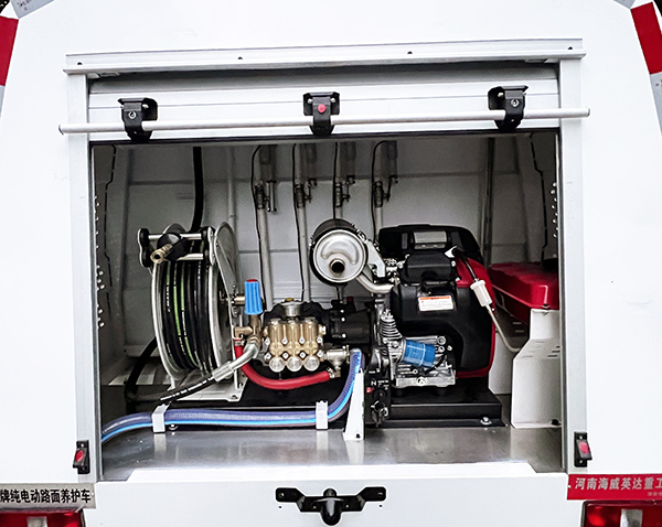 海威英達牌HWA5030TYHSQBEV純電動路面養(yǎng)護車公告圖片