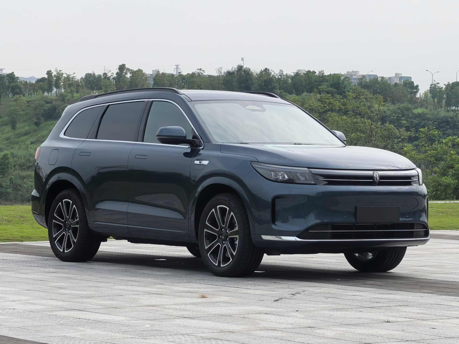 赛力斯牌5米5座插电式增程混合动力多用途乘用车(SKE6500SSHEVR9)