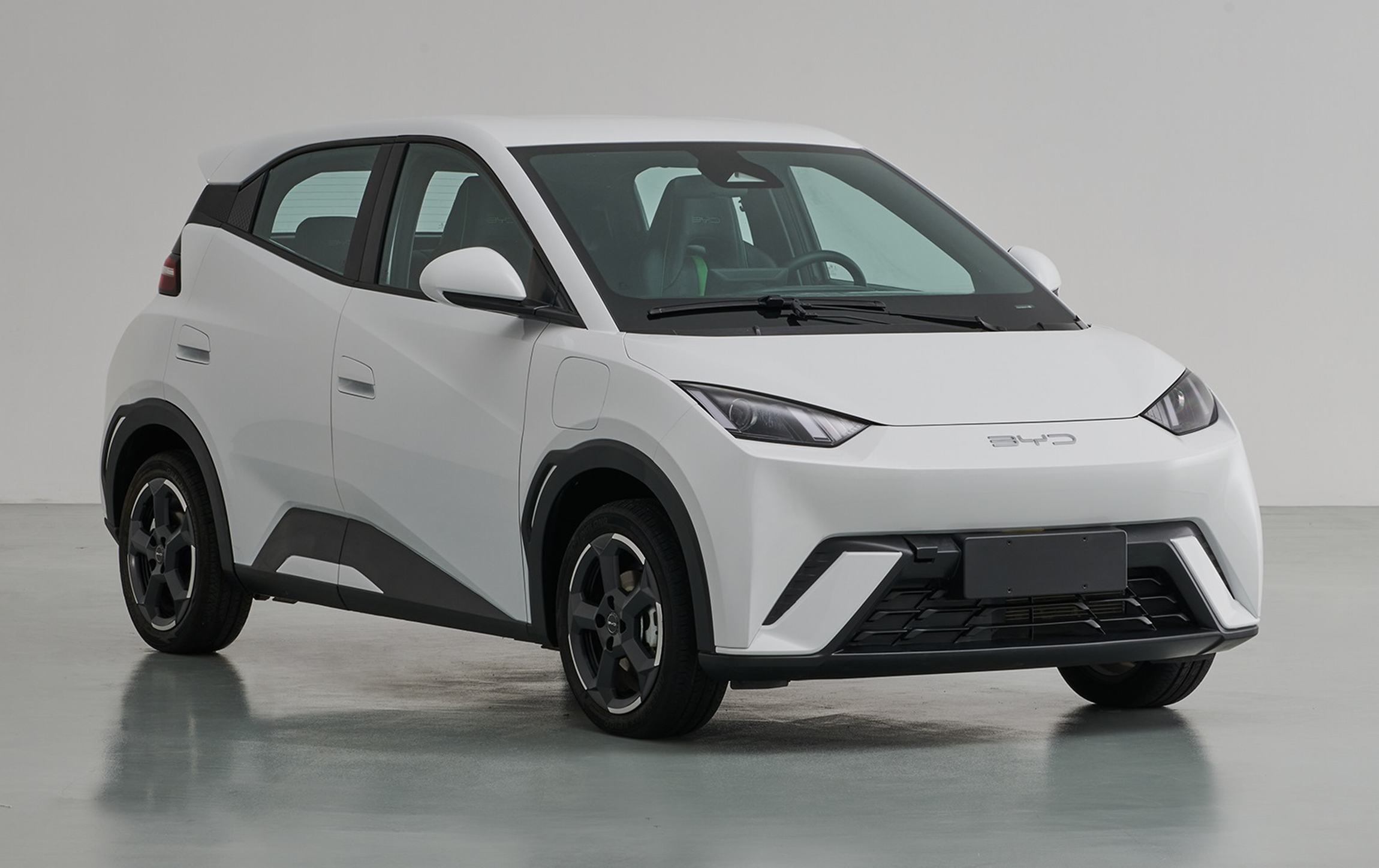 比亚迪牌BYD7001BEVA3型纯电动轿车