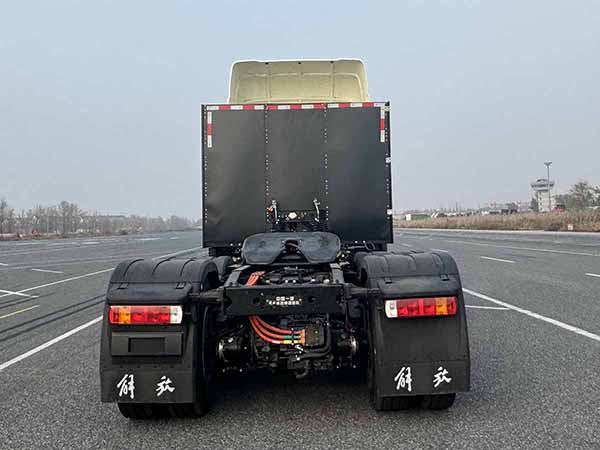 解放牌CA4250P62T1BEVC1纯电动半挂牵引车公告图片