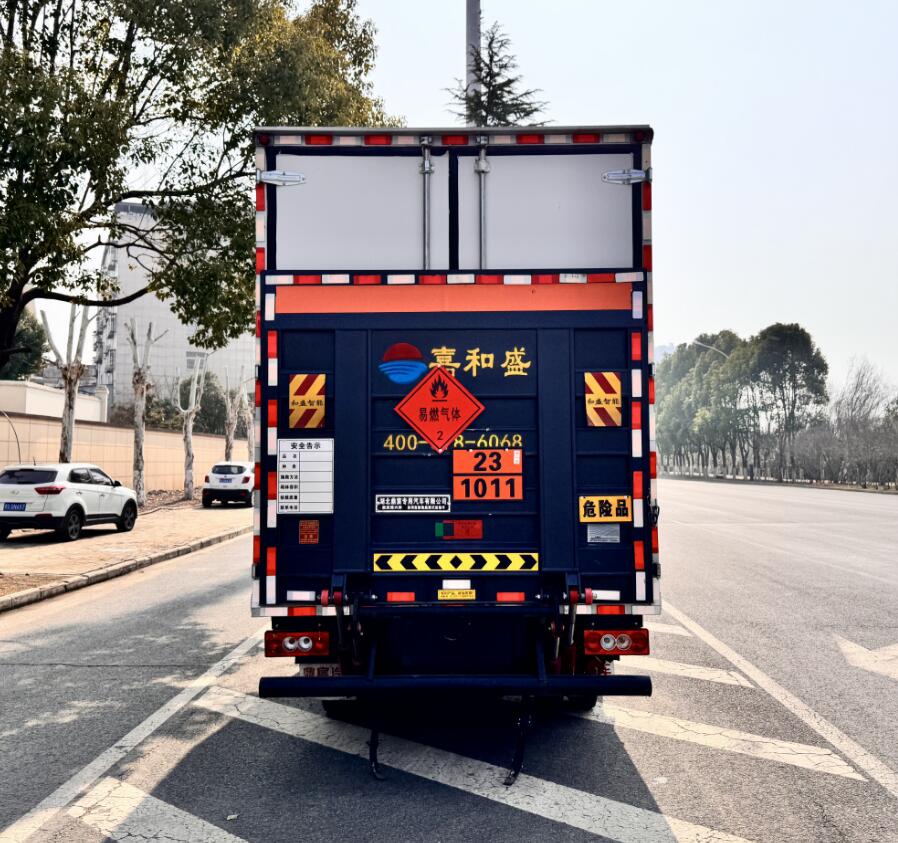 鼎宸腾兴牌DCZ5041XRQBJ6易燃气体厢式运输车公告图片
