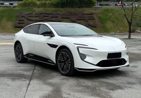 阿维塔牌SC7001GADBEV型纯电动轿车