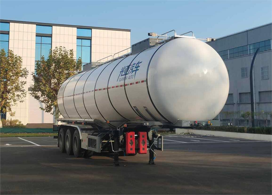 光亚通达牌11.7米33吨3轴食用油运输半挂车(JGY9402GSY)