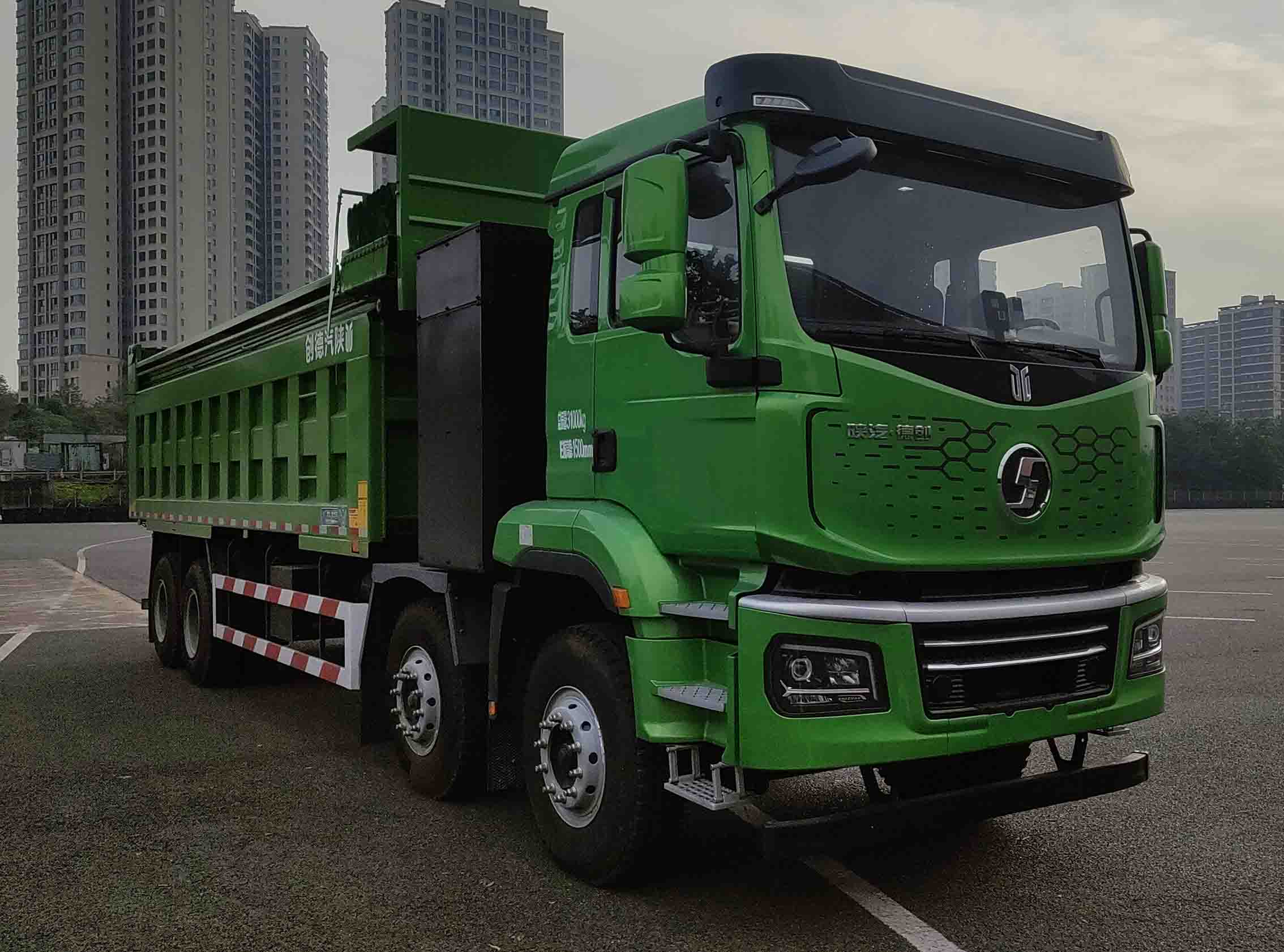 陕汽牌 748马力 纯电动自卸汽车(SX3317MF506XBEV6)